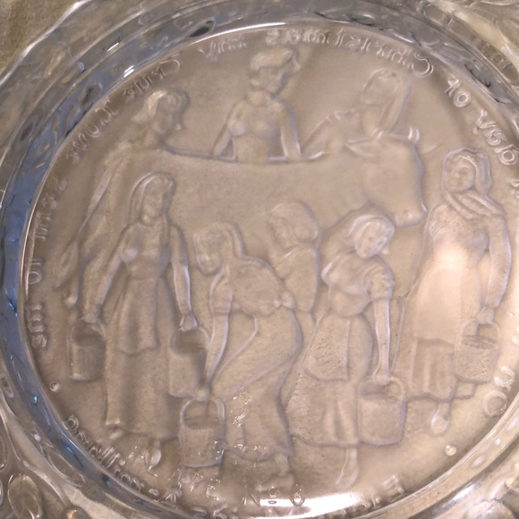 Imperial Glass Corporation, Bellaire,Ohio glass plate “8 Maids A-Milking” - Picture 7 of 16